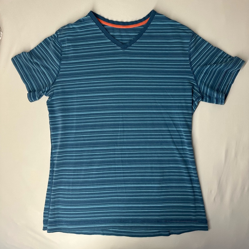 Men’s Lululemon V-Neck Shirt Size Large